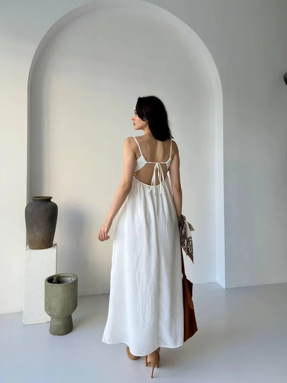 BEYAZ ASKILI LOTUS MAXİ ELBİSE