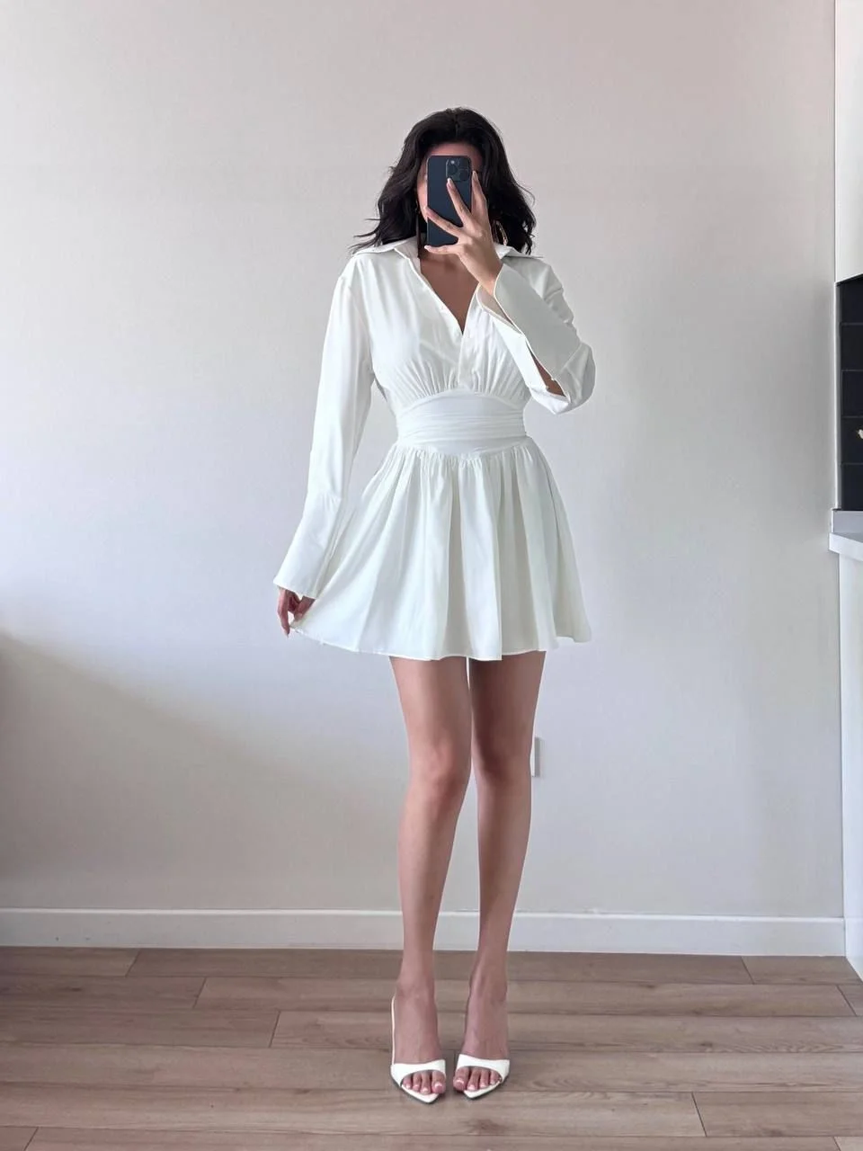 Beyaz Beli Korseli Büzgülü V Yaka Mini Gömlek Elbise