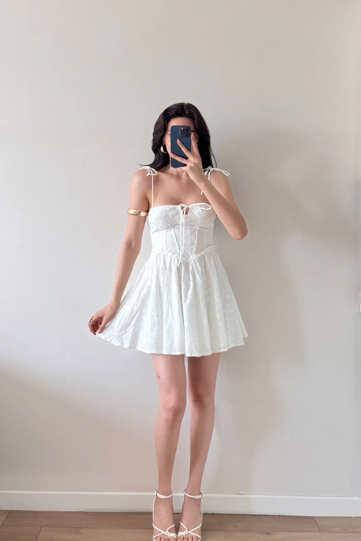 Beyaz Brodeli Omuz Ve Sırtı Bağlamalı Mini Elbise