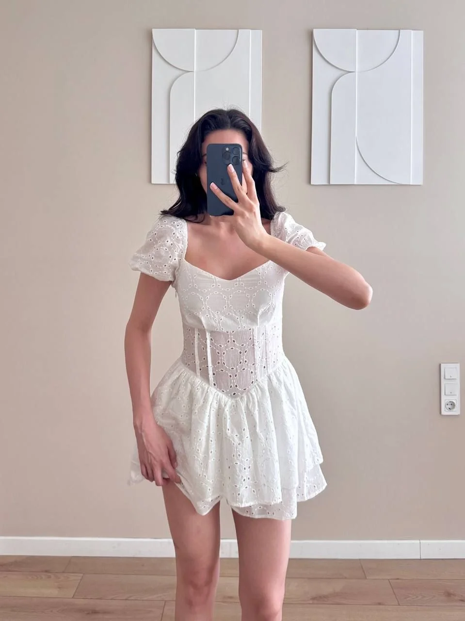 Beyaz Brodeli Şortlu Mini Elbise