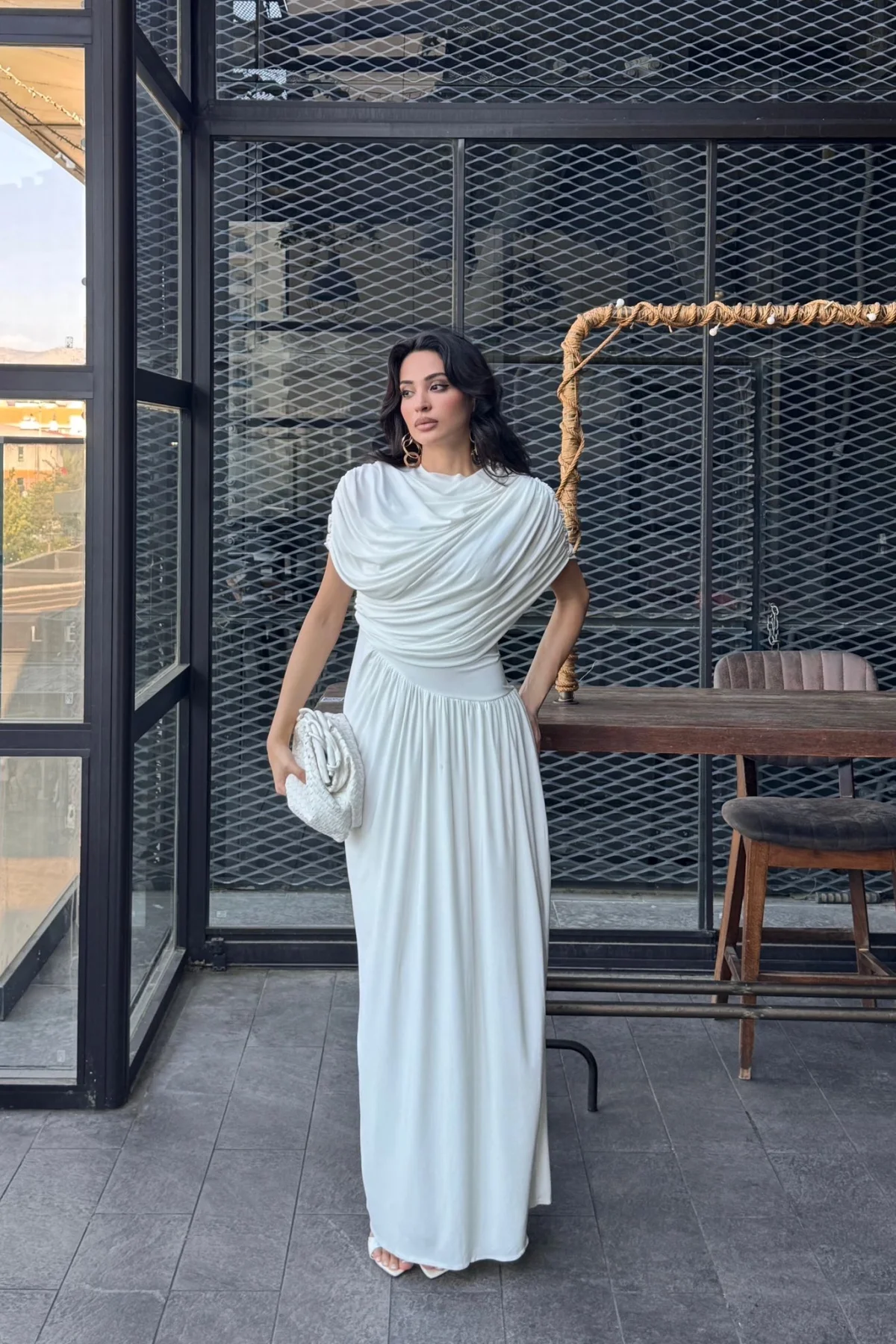 Beyaz Drapeli Maxi Elbise