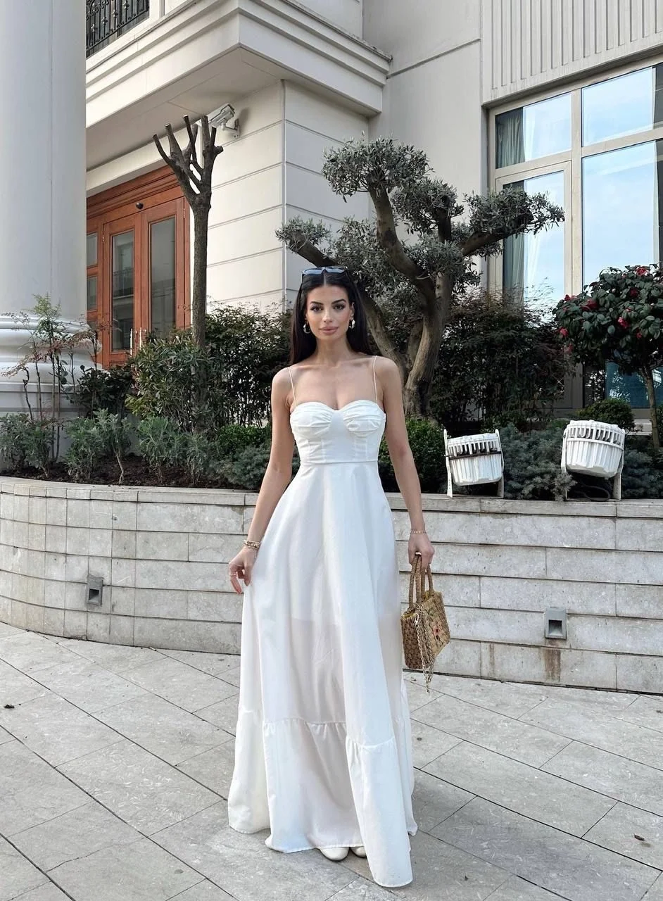 BEYAZ FIRFIR DETAYLI ASKILI MAXİ ELBİSE