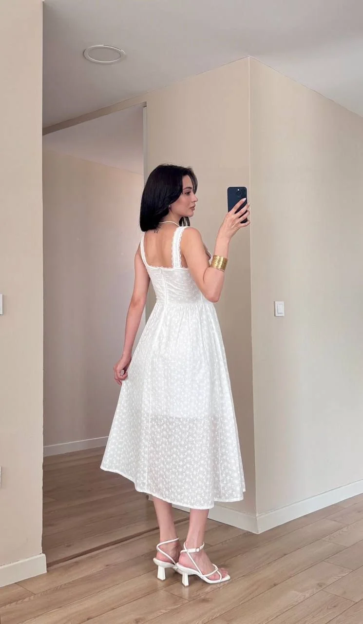 Beyaz Midi Askılı Brodeli Elbise