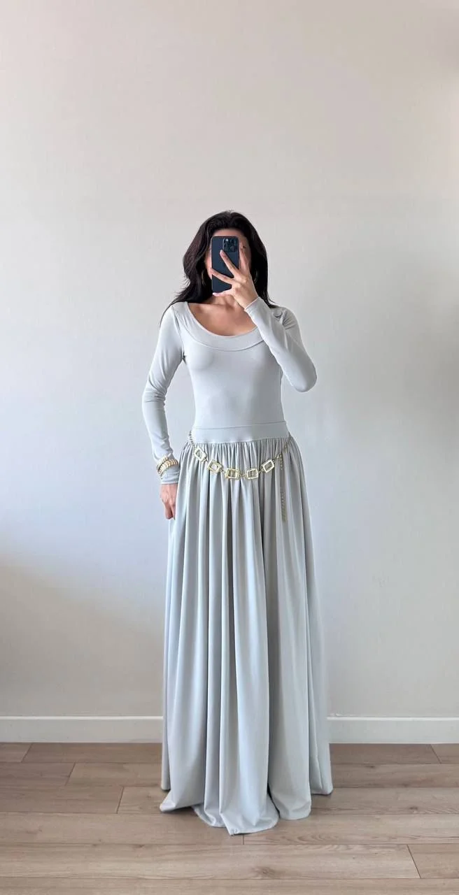 Gri Bel Büzgülü Sırt Fiyonk Bağlamalı Maxi Elbise