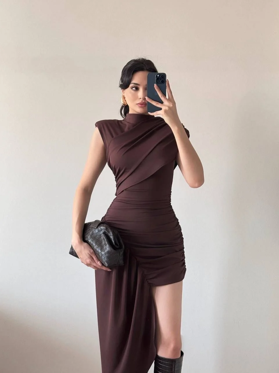 Kahverengi Asimetrik Detaylı Mini Drapeli Elbise