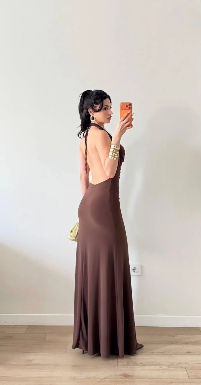 Kahverengi Degaje Yaka Sırt Dekolteli Maxi Elbise
