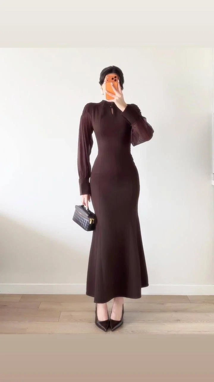 Kahverengi Dik Yaka Midi Volanlı Elbise