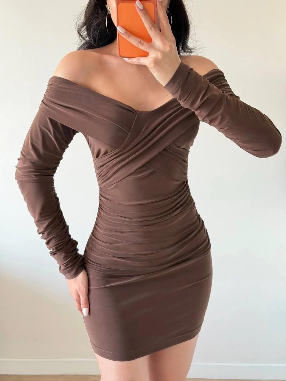 Kahverengi Göğüs Çarpraz Büzgülü Mini Elbise