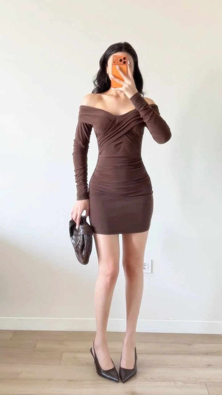 Kahverengi Göğüs Çarpraz Büzgülü Mini Elbise