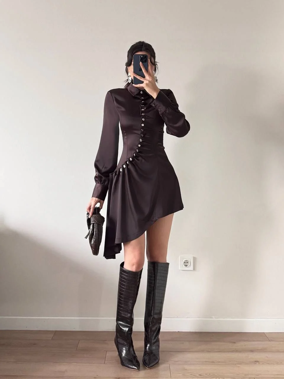 Kahverengi Saten Mini Çıtçıtlı Pileli Elbise