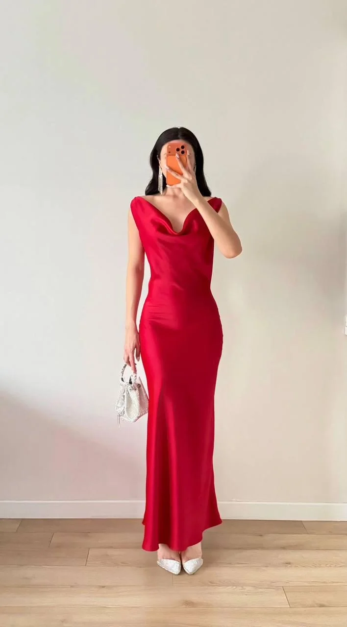 Kırmızı Ön Arka Degaje Yaka Saten Midi Elbise