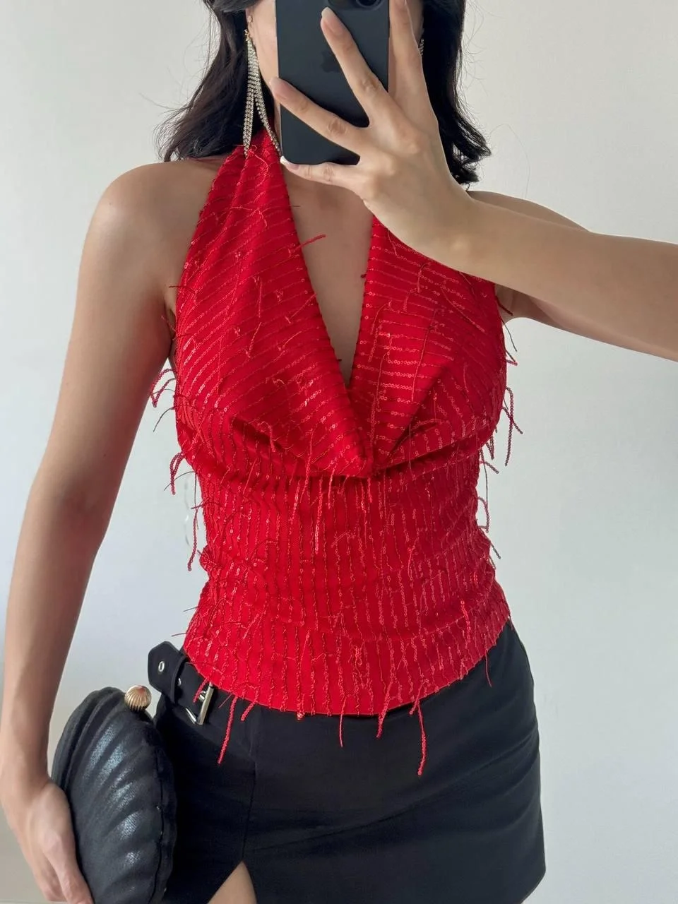 Kırmızı Pul Payet Degaje Yaka Bluz