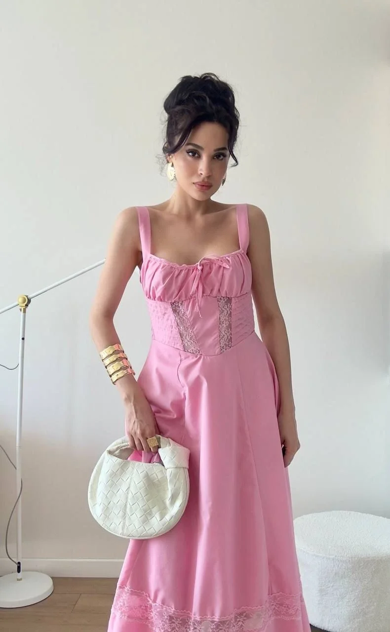 Pembe Askılı Dantel Detaylı Midi Elbise