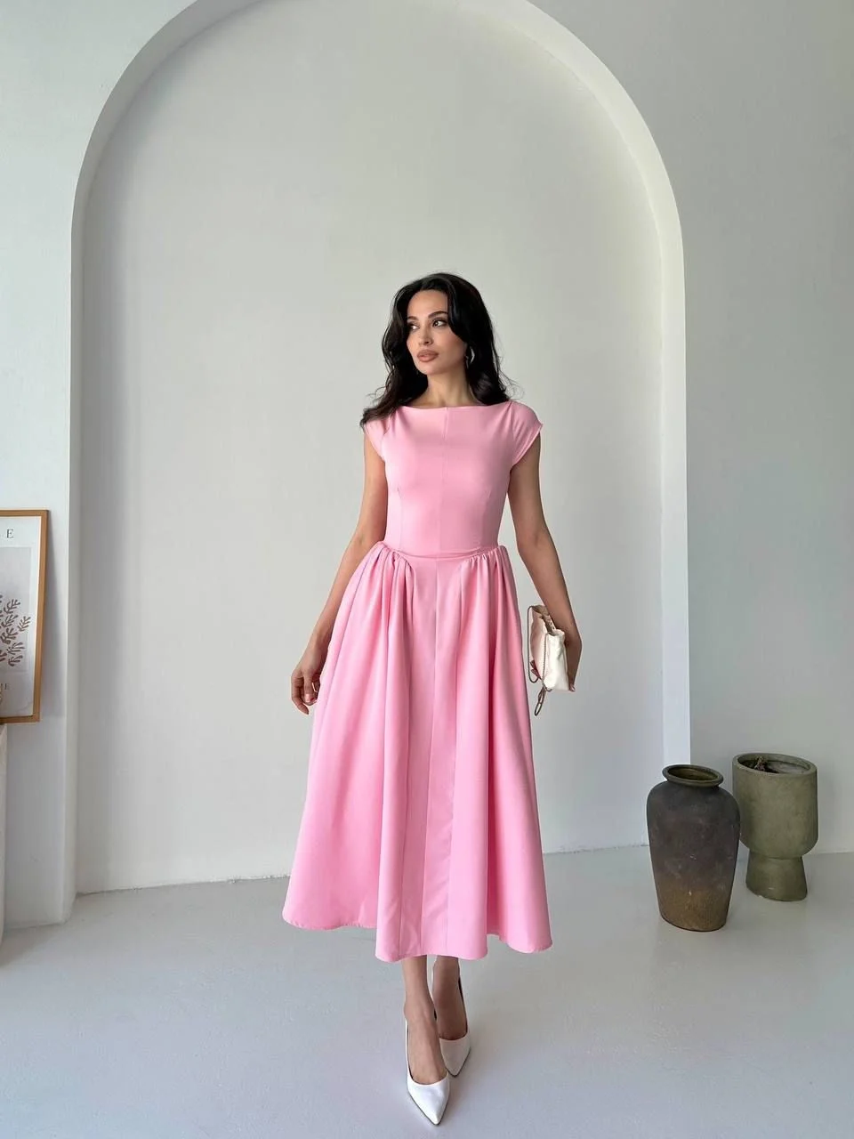 Pembe Beli Büzgülü Sırt Detaylı Midi Elbise