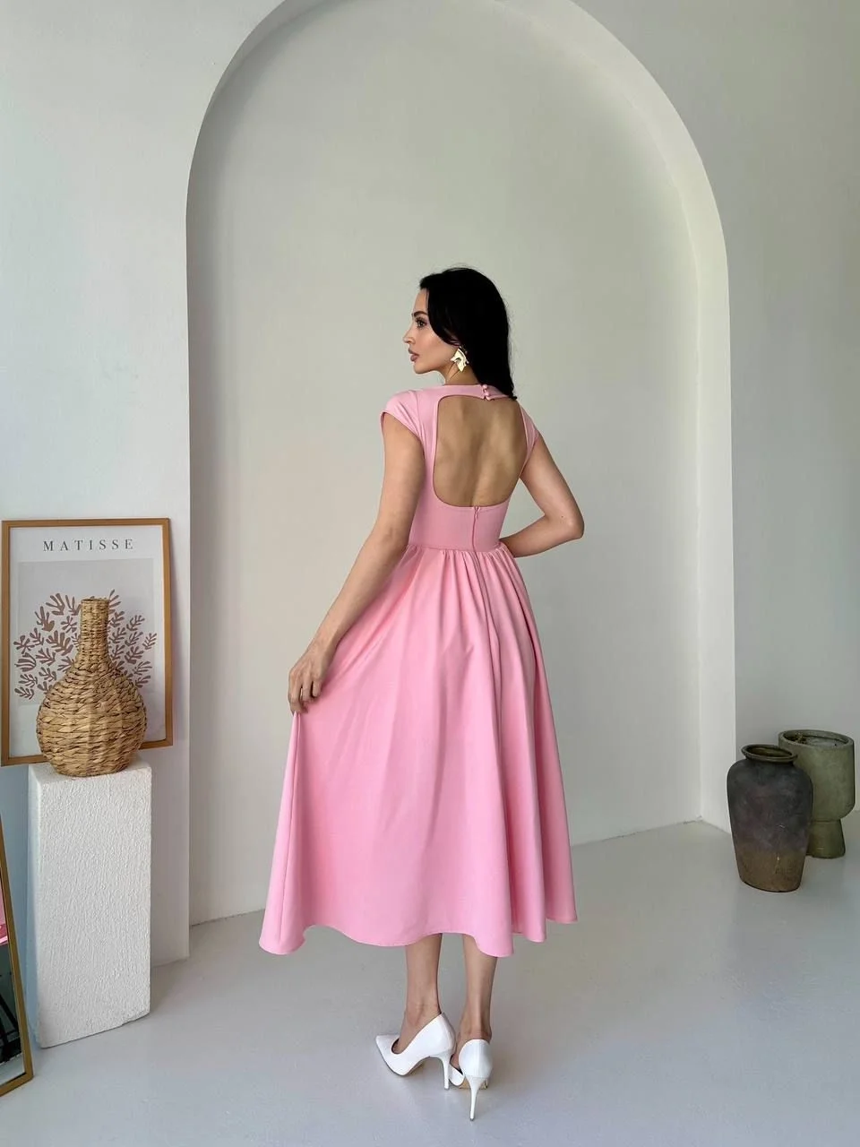 Pembe Beli Büzgülü Sırt Detaylı Midi Elbise