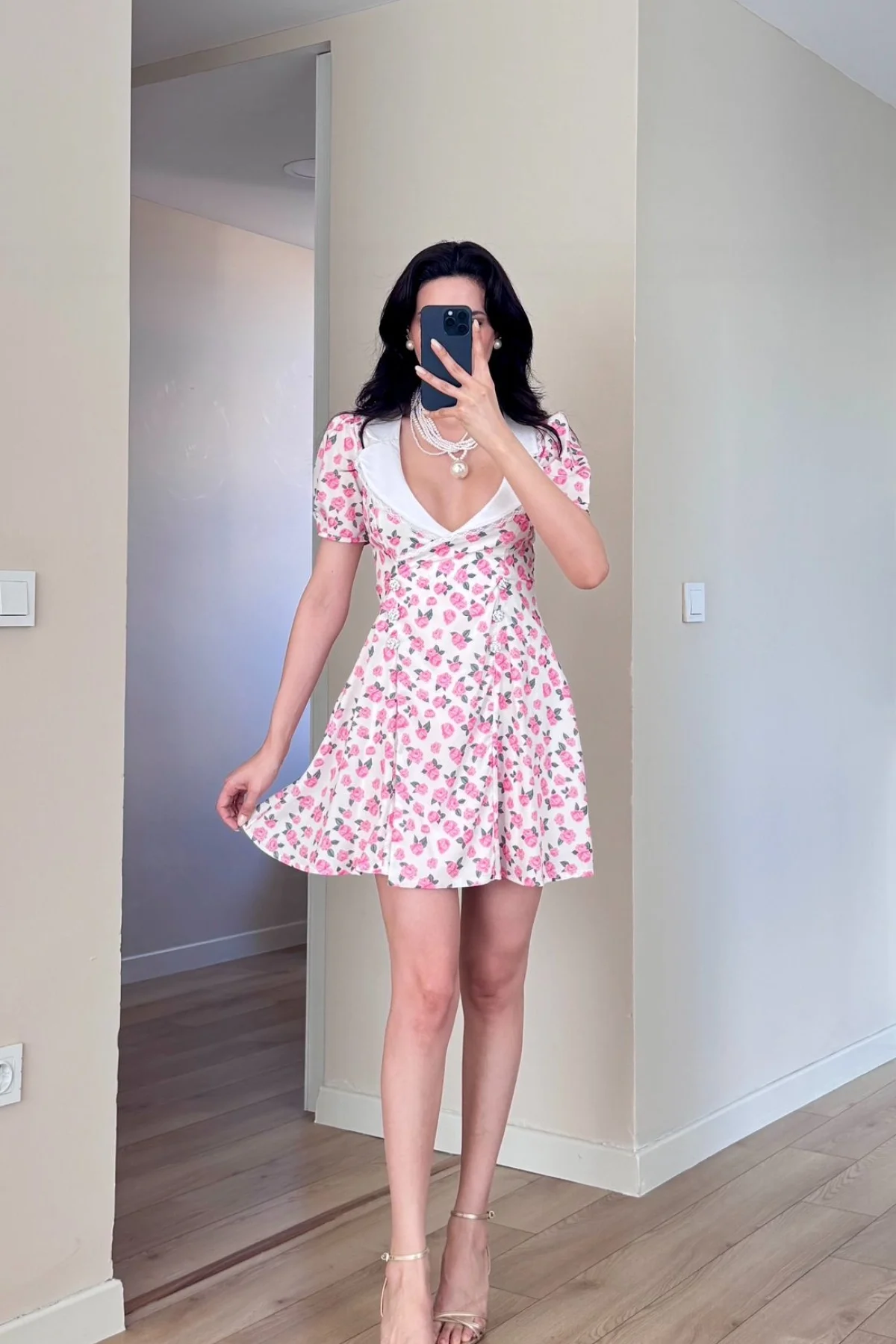 Pembe Çiçekli Yakası Dantelli Süs Düğmeli Mini Elbise