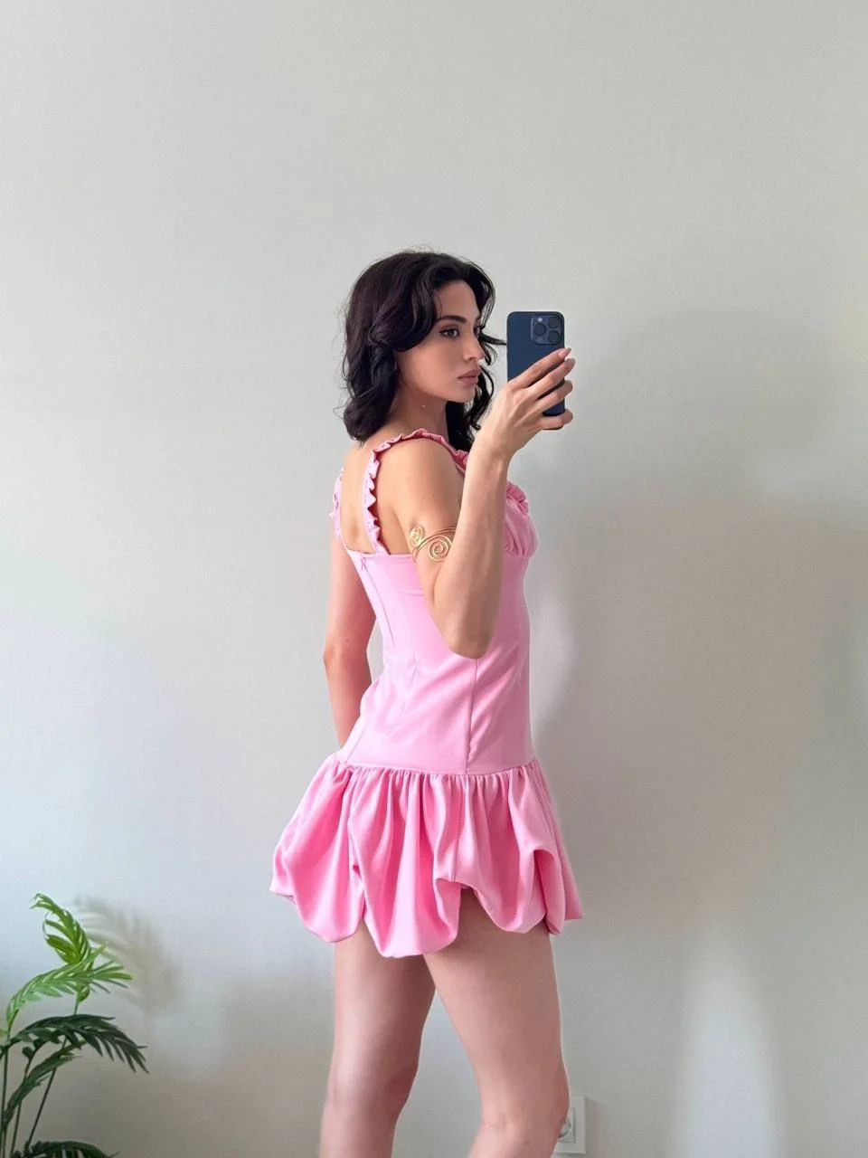 Pembe Eteği Balon Askıları Fırfırlı Mini Elbise