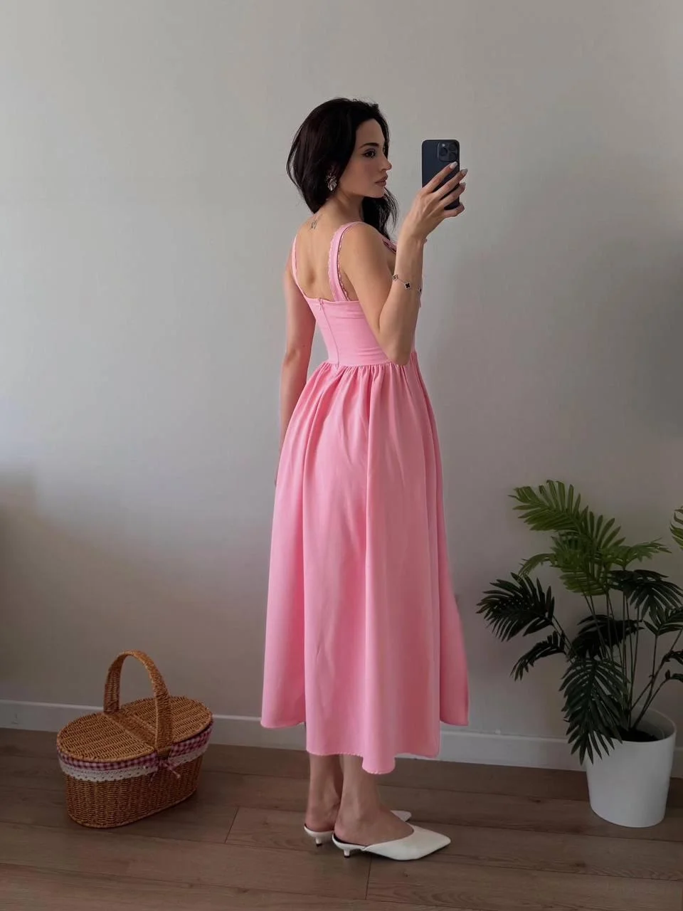 Pembe Midi U Yaka Volanlı Dantel Detaylı Midi Elbise