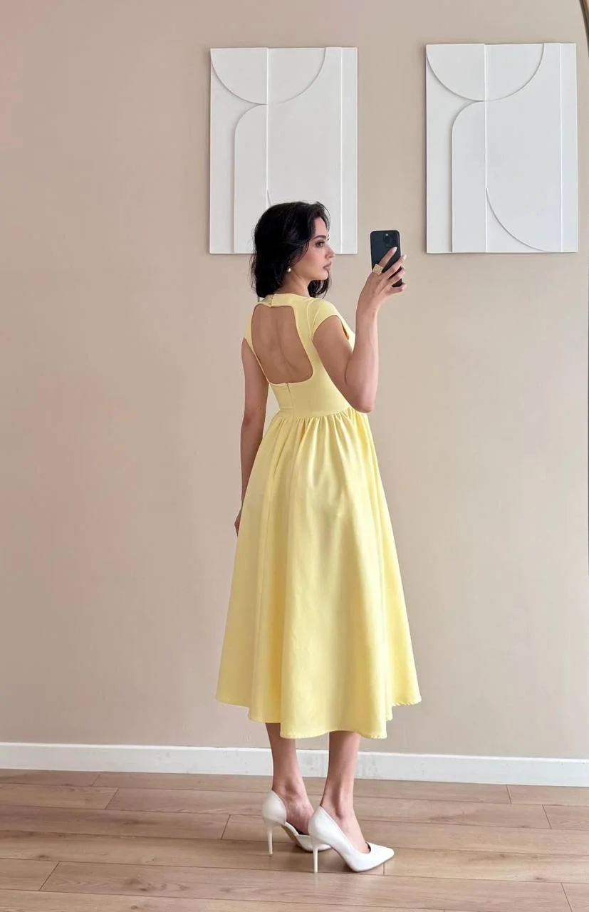 Sarı Beli Büzgülü Sırt Detaylı Midi Elbise