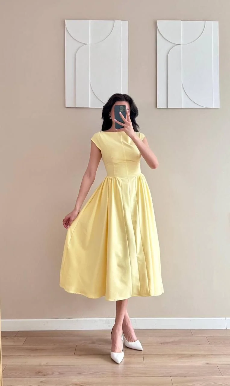 Sarı Beli Büzgülü Sırt Detaylı Midi Elbise