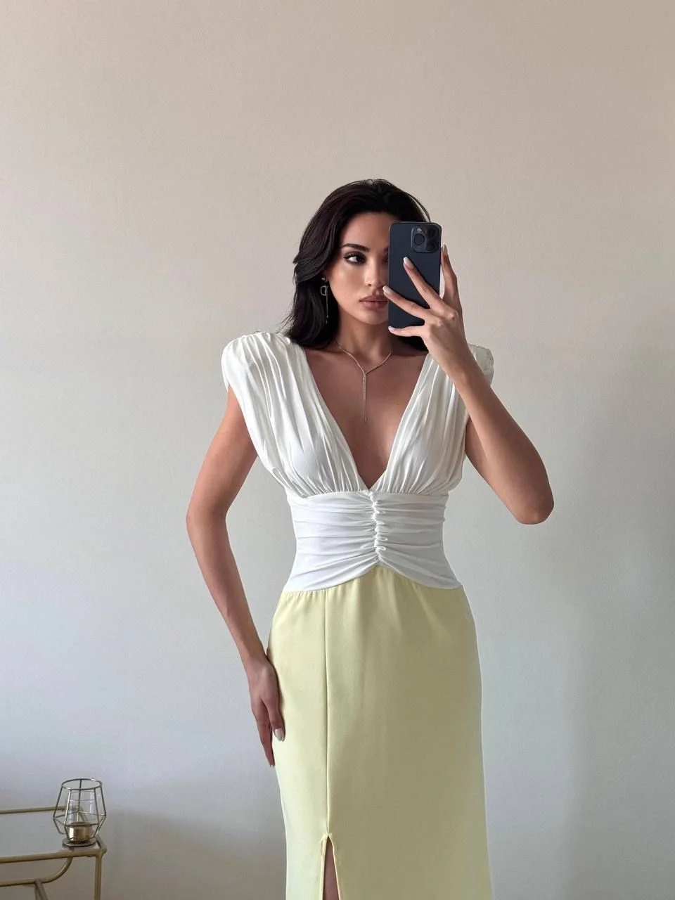 Sarı Büzgülü Yırtmaçlı Midi Elbise