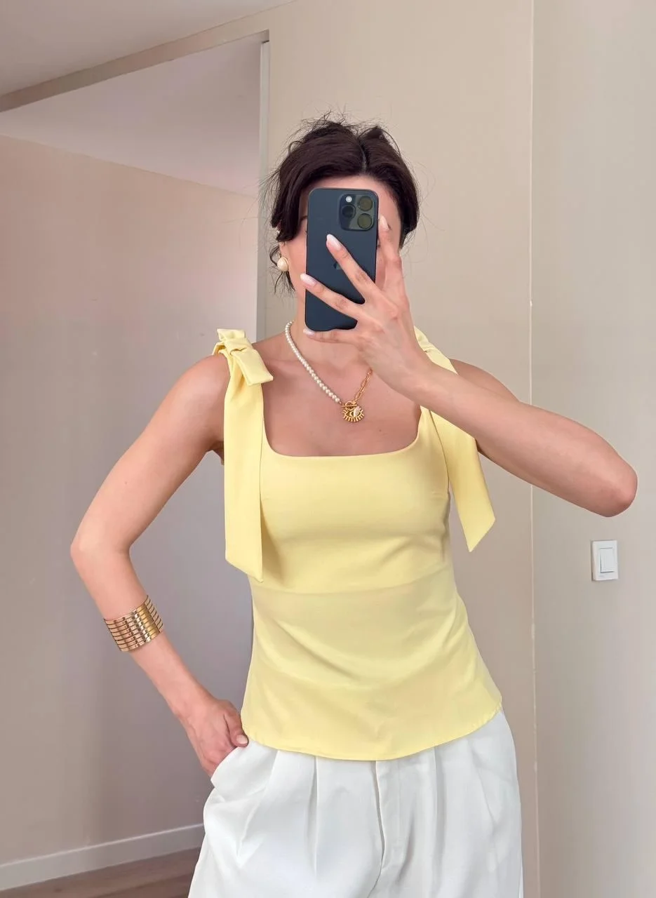 Sarı Omuz Fiyonklu Bluz