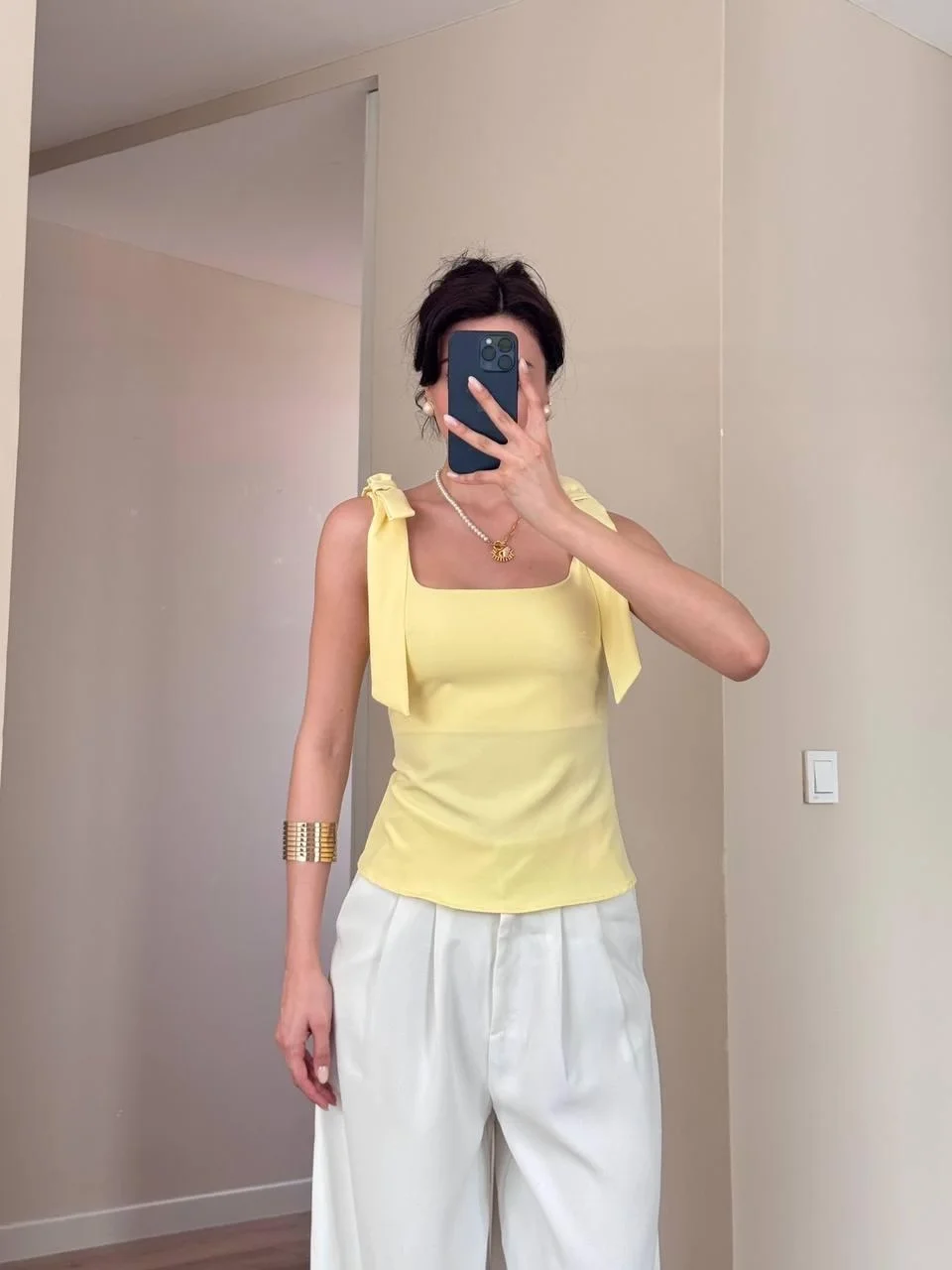 Sarı Omuz Fiyonklu Bluz