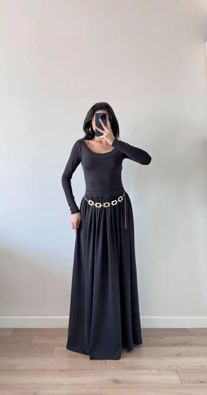 Siyah Bel Büzgülü Sırt Fiyonk Bağlamalı Maxi Elbise