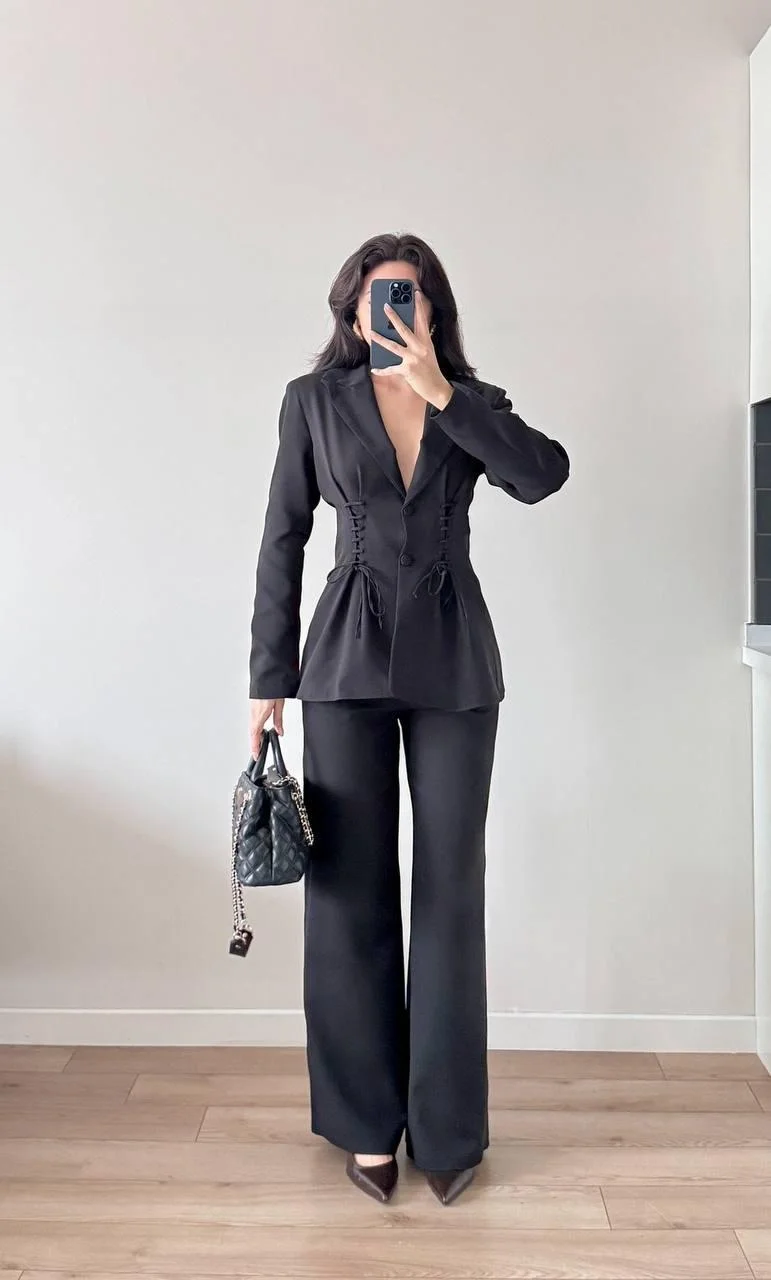 Siyah Bel ve Sırt Korse Görünümlü Pantolon Ceket İkili Takım