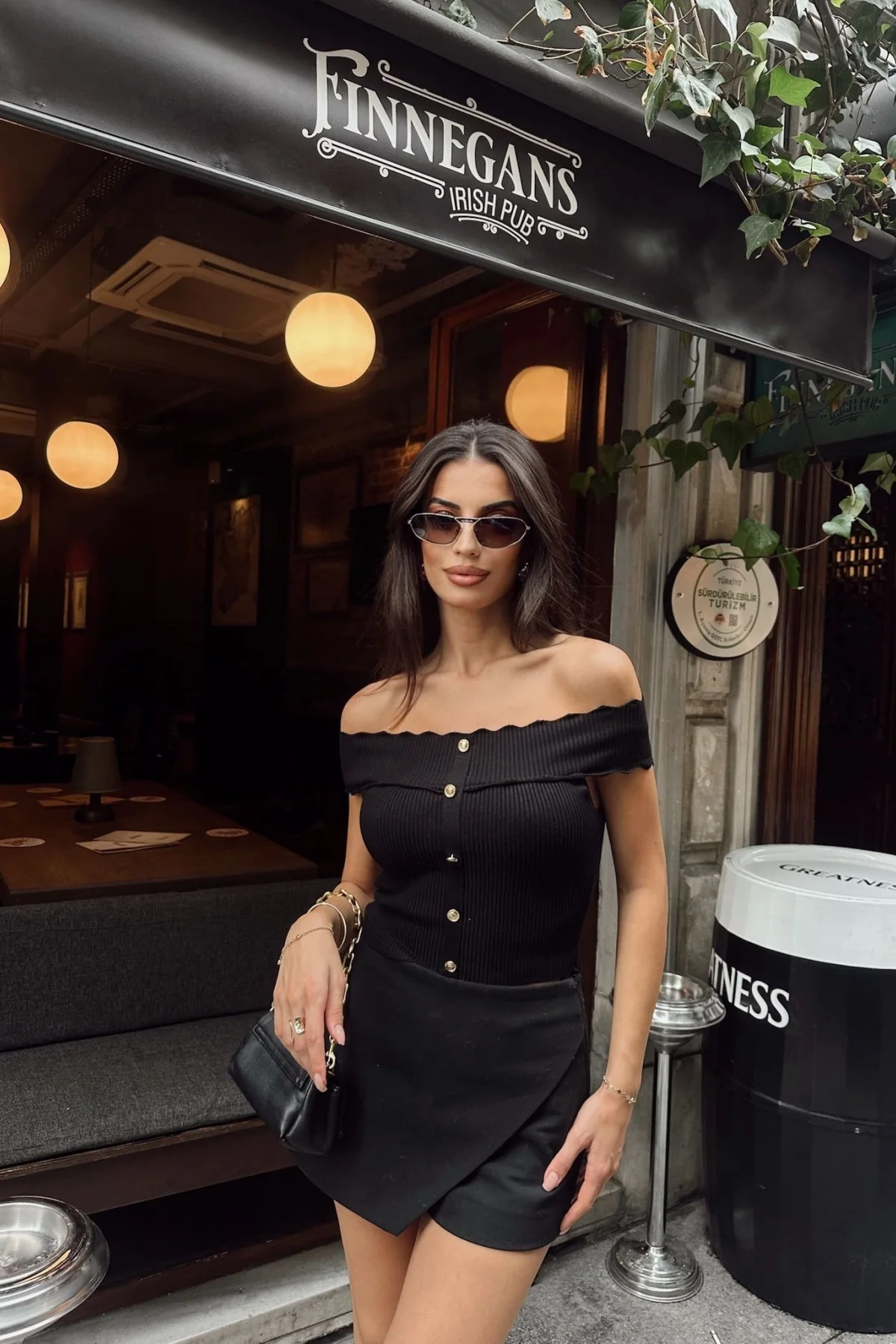 SİYAH ÇARPRAZ KESİMLİ ŞORT ETEK