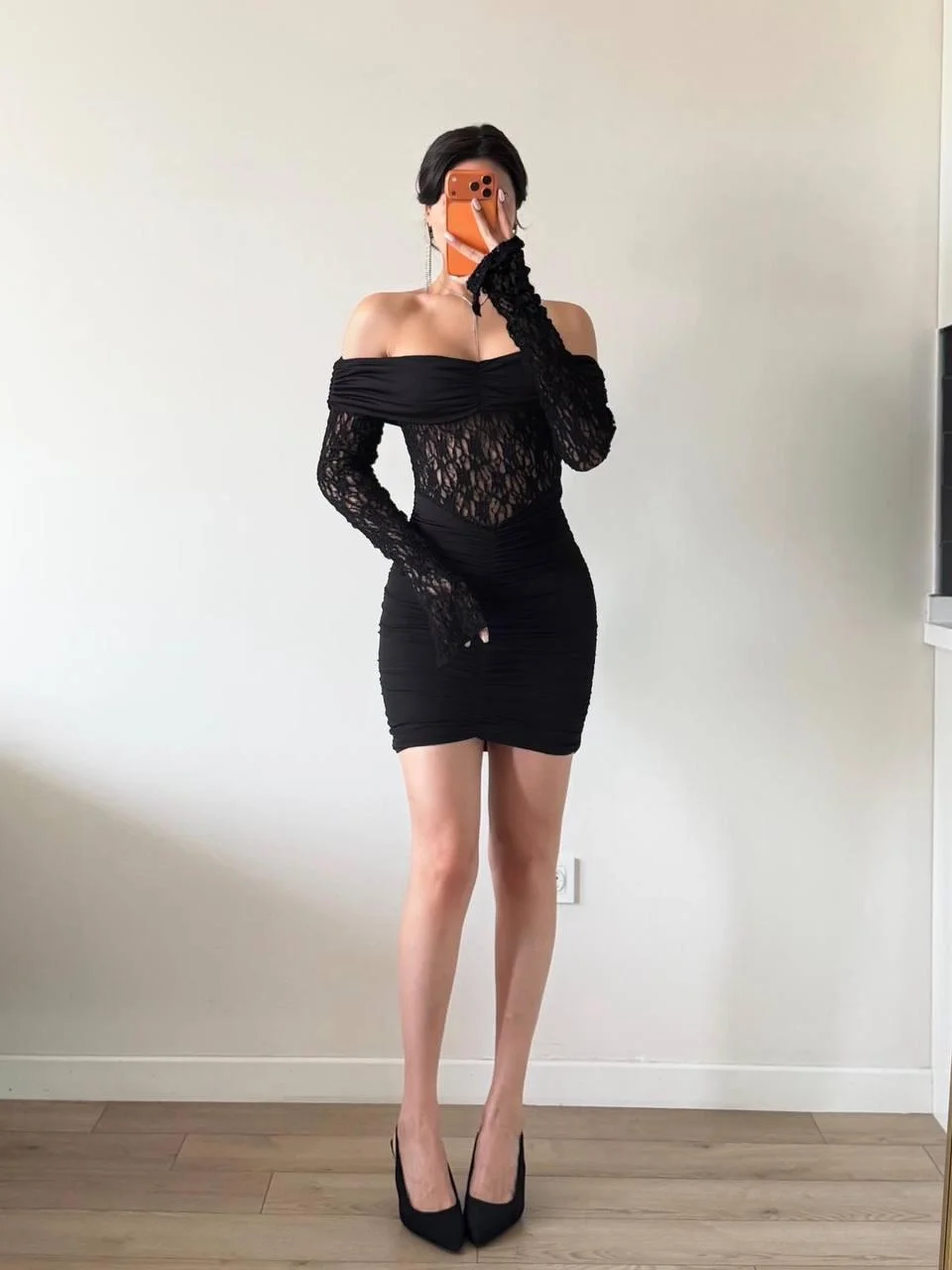 Siyah Dantelli Bel Ve Göğüs Drapeli Mini Elbise