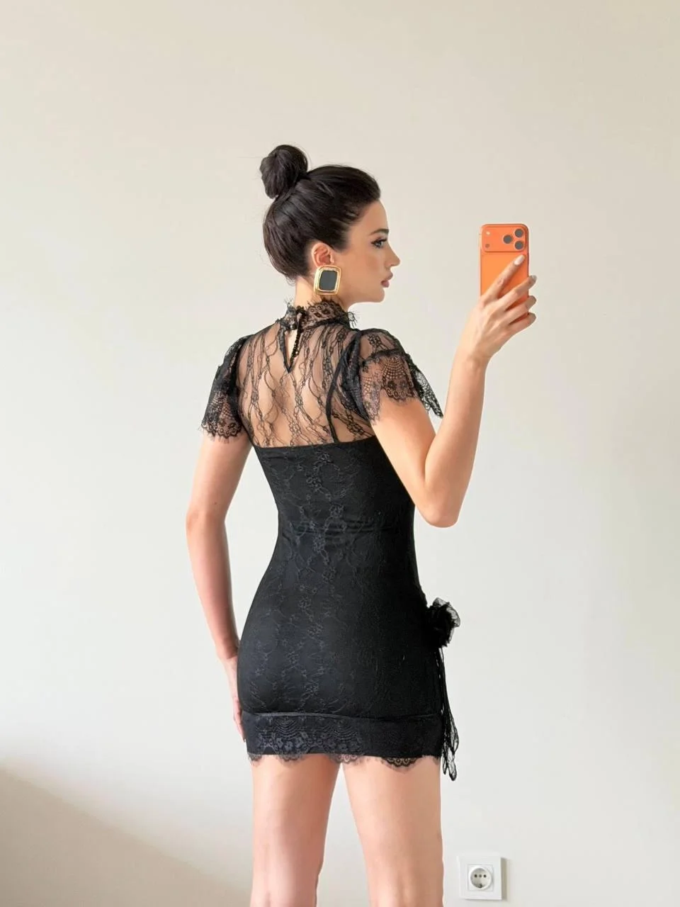 Siyah Dantelli Gül Detaylı Elbise