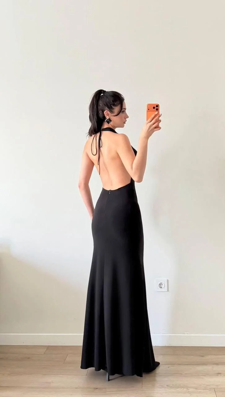Siyah Degaje Yaka Sırt Dekolteli Maxi Elbise