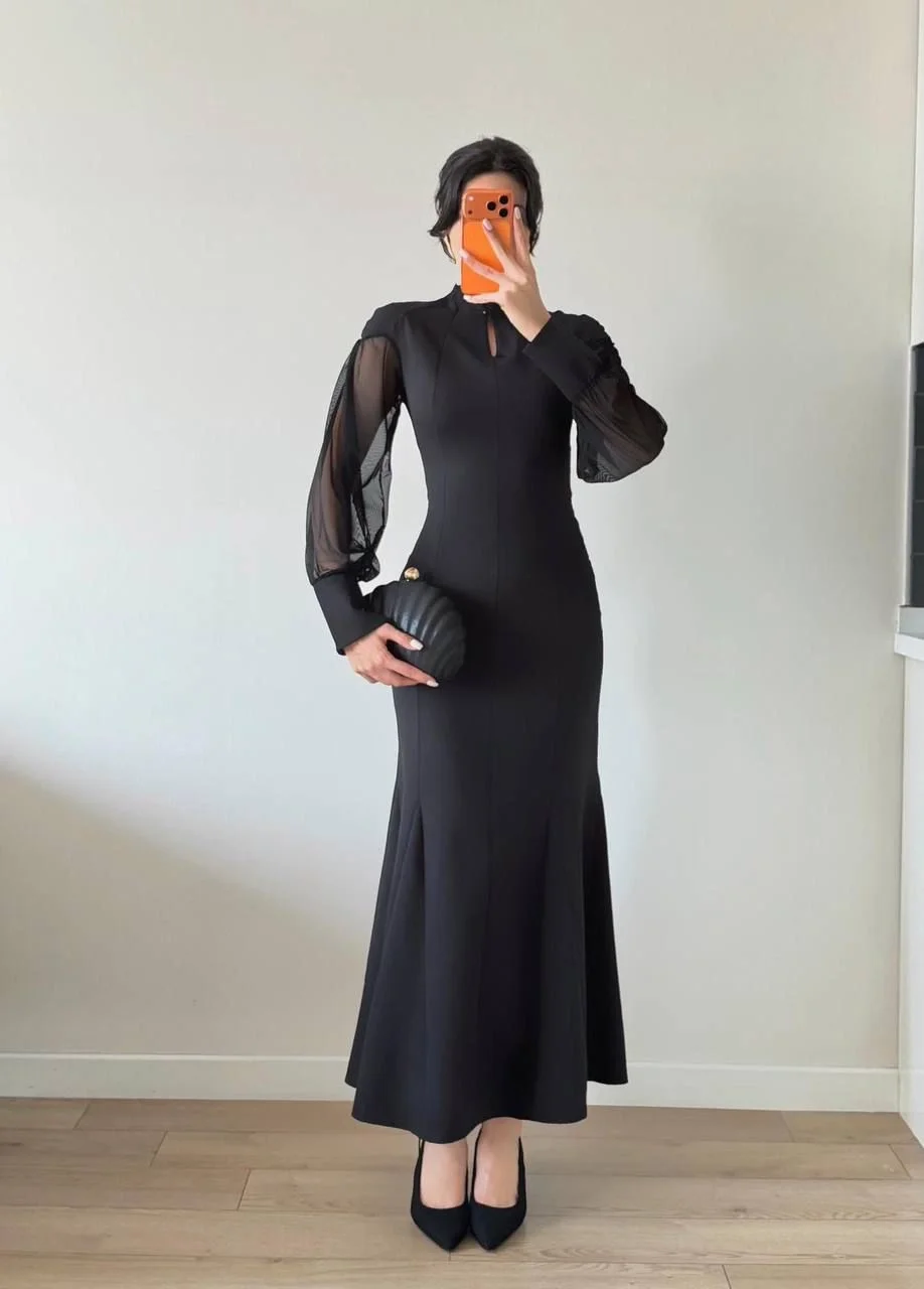 Siyah Dik Yaka Midi Volanlı Elbise