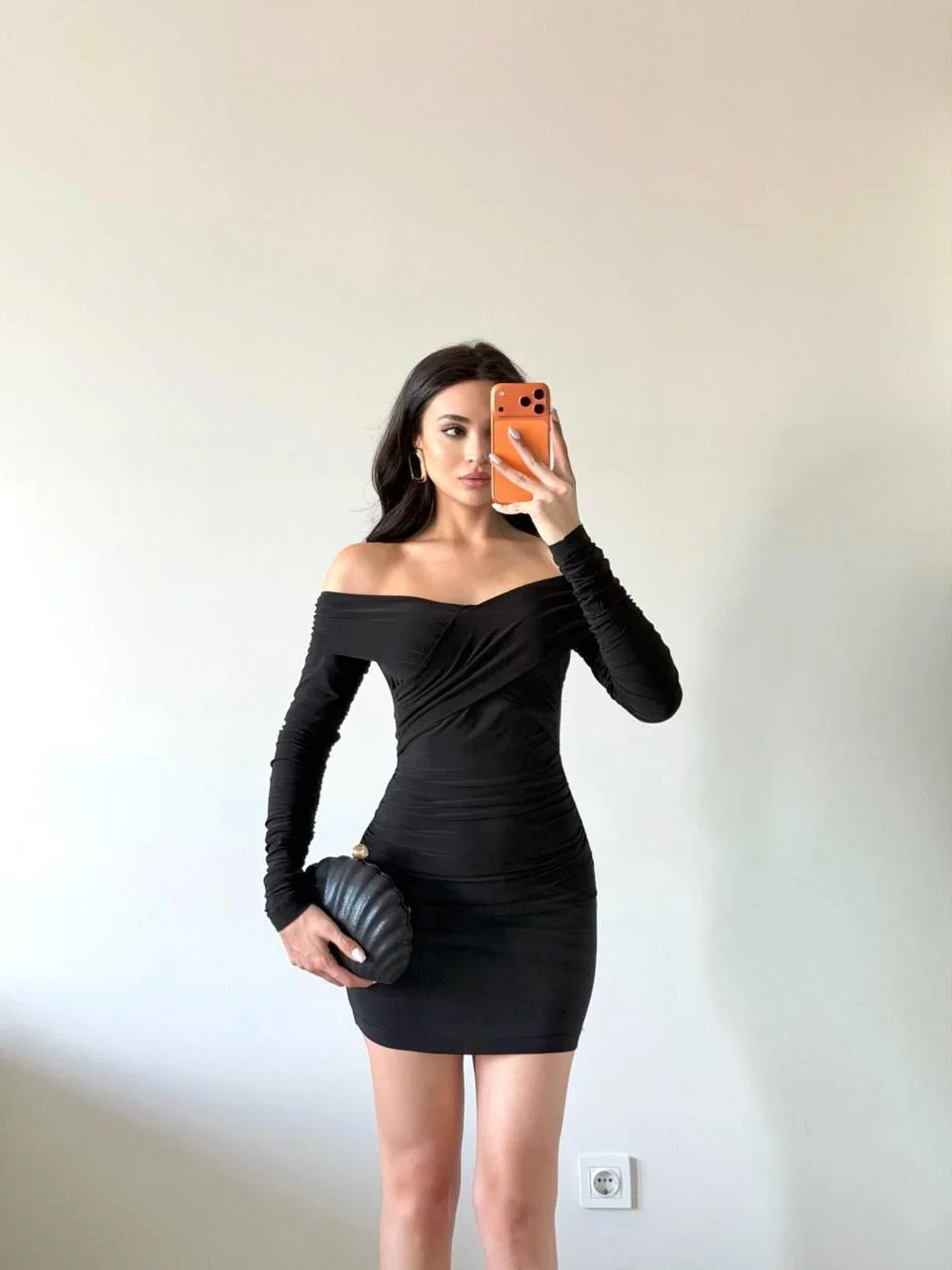 Siyah Göğüs Çarpraz Büzgülü Mini Elbise