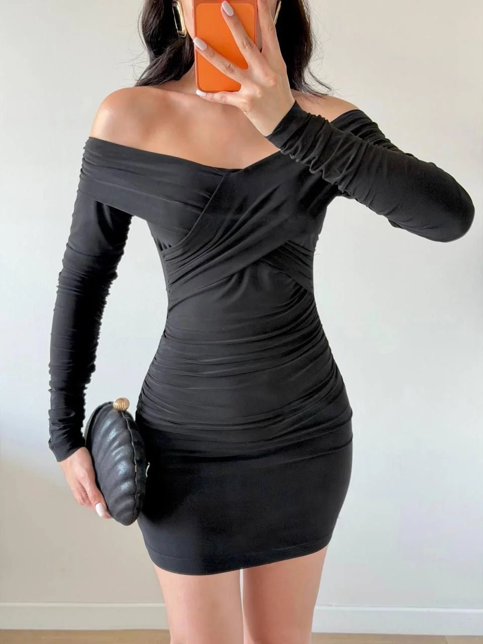 Siyah Göğüs Çarpraz Büzgülü Mini Elbise