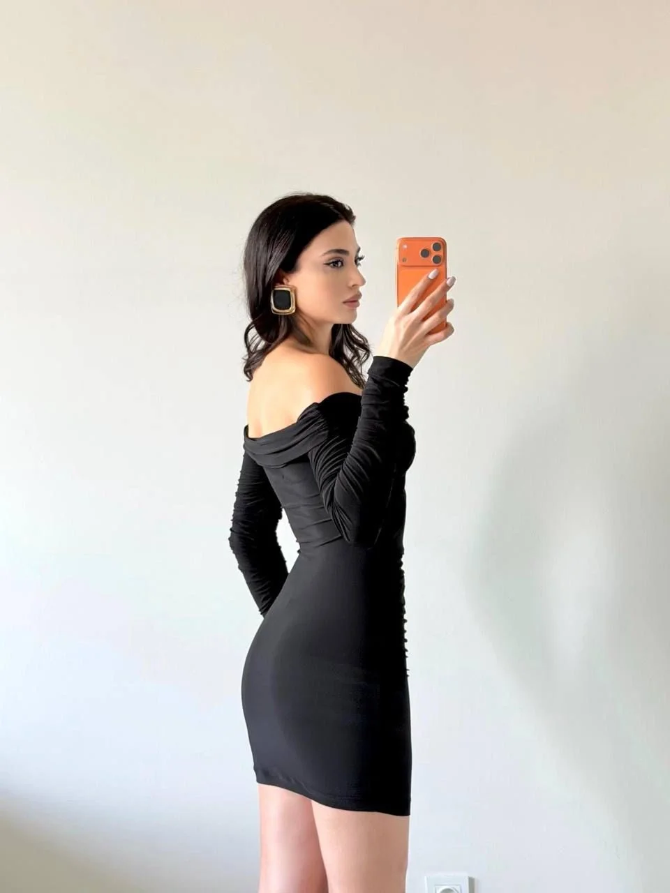 Siyah Göğüs Çarpraz Büzgülü Mini Elbise