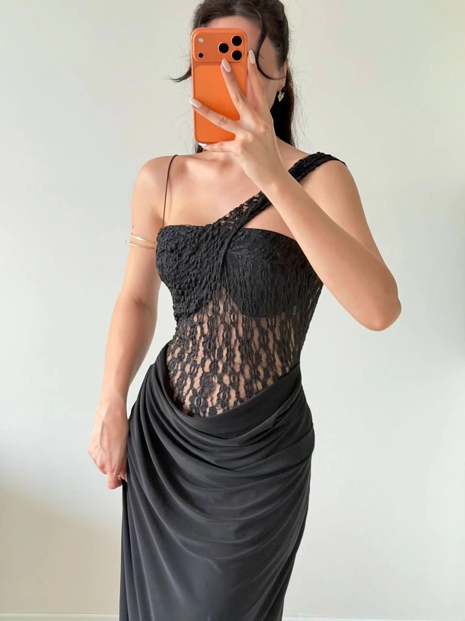 Siyah Göğüs Dantelli Eteği Drapeli Askılı Maxi Elbise