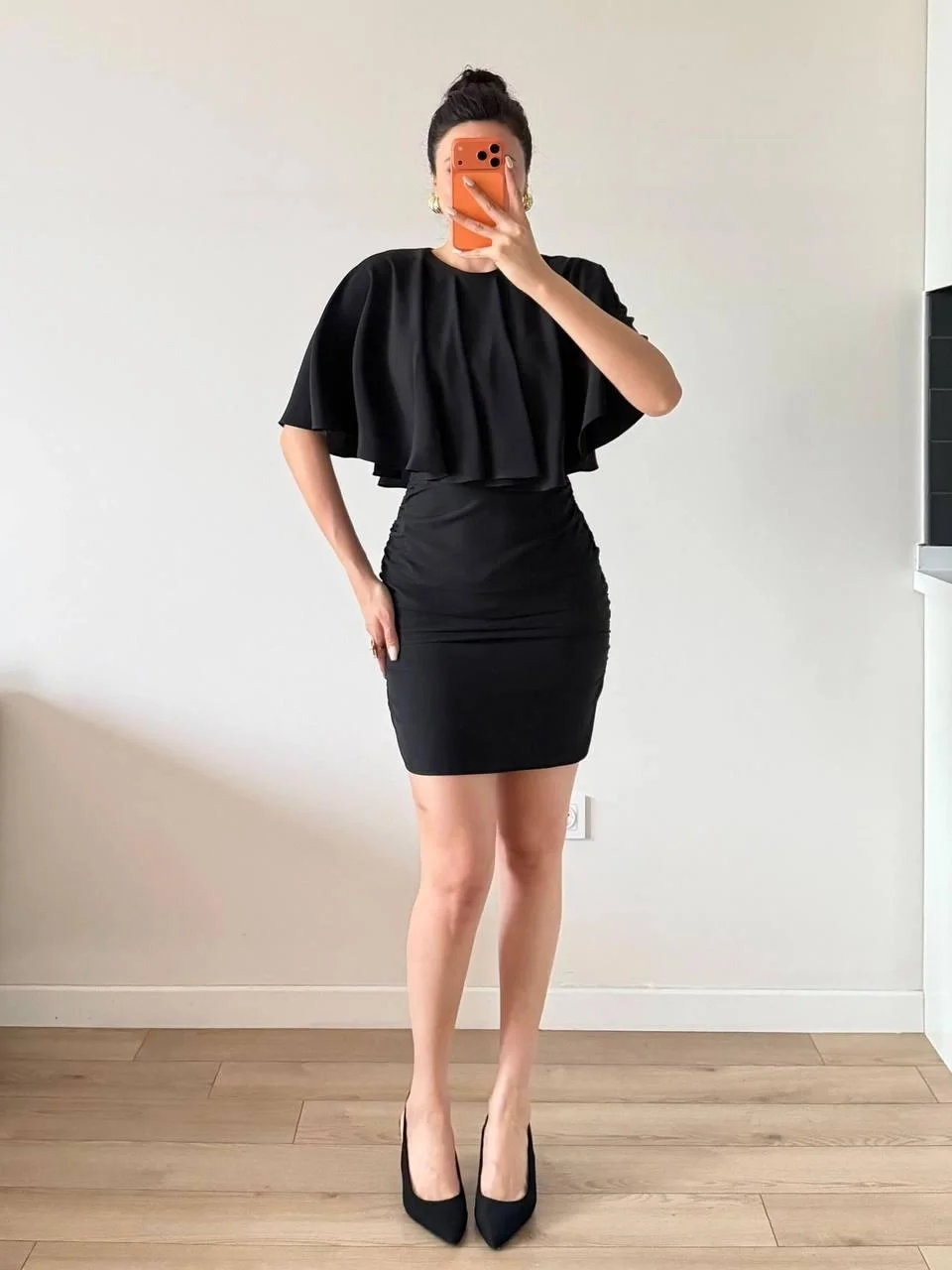 Siyah Pelerinli Mini Elbise