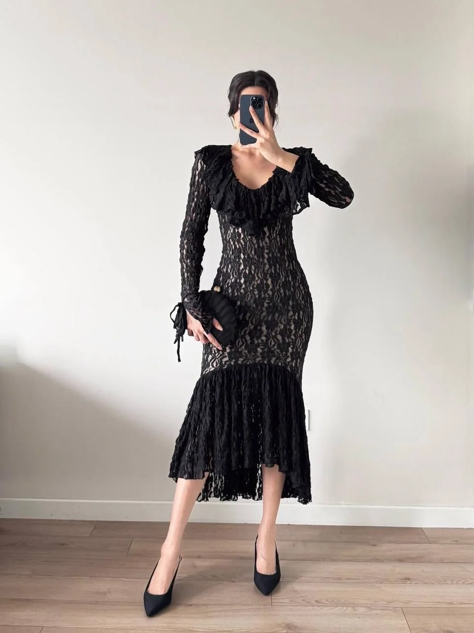 Siyah Yaka Ve Eteği Fırfırlı Maxi Dantel Elbise