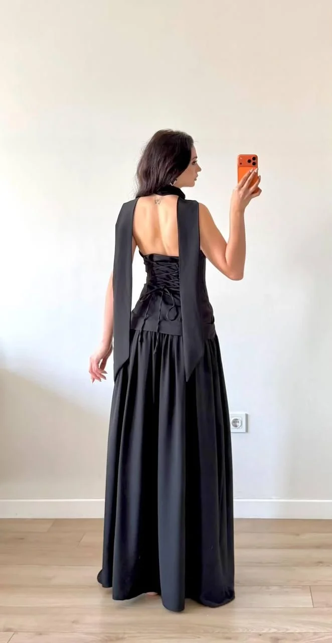 Siyah Yırtmaçlı Beli Büzgülü Şallı Maxi Elbise