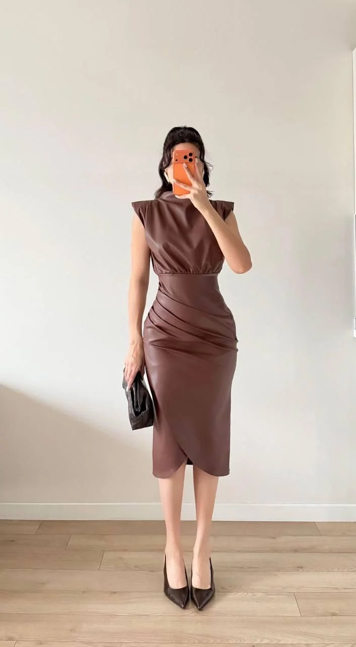 Vatkalı Kahve Midi Beli Pileli Deri Elbise