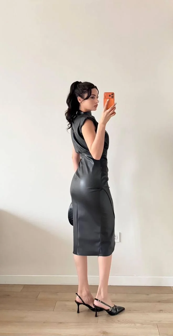 Vatkalı Siyah Midi Beli Pileli Deri Elbise