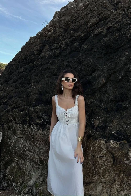 Beyaz Brodeli Dantel Detaylı Midi Elbise