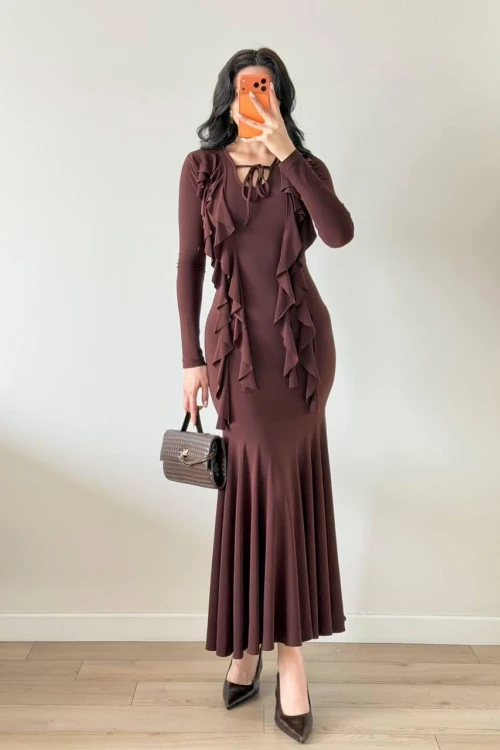 Kadın Kahverengi Eteği Volanlı Fırfırlı Maxi Elbise