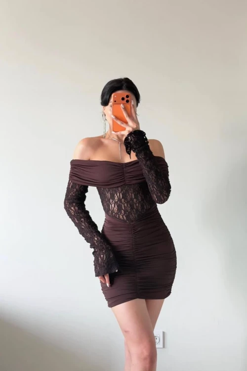 Kahverengi Dantelli Bel Ve Göğüs Drapeli Mini Elbise