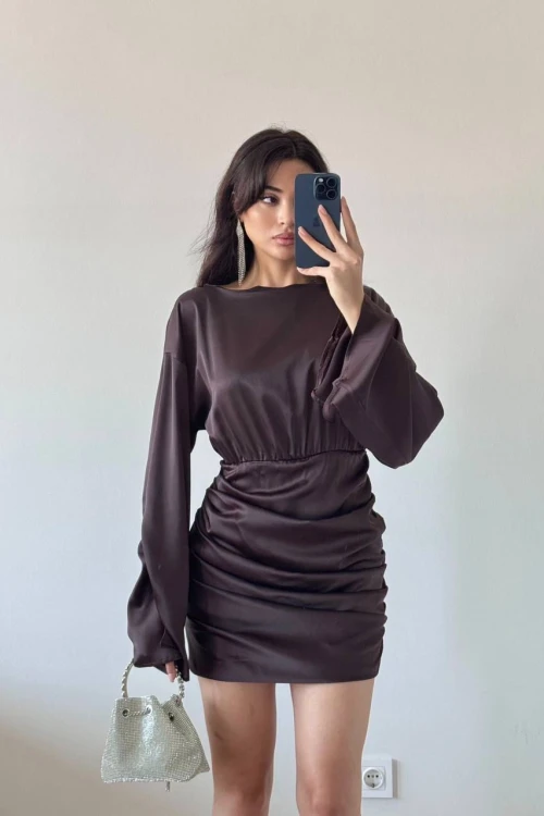 Kahverengi Saten İspanyol Kol Pileli Mini Elbise