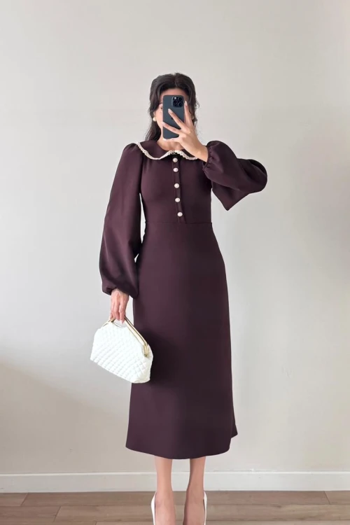 Kahverengi Uzun Kollu Bebe Yaka Midi Elbise