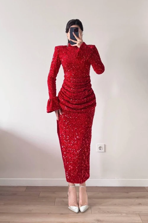 Kırmızı Yırtmaçlı Pul Payet Maxi Elbise