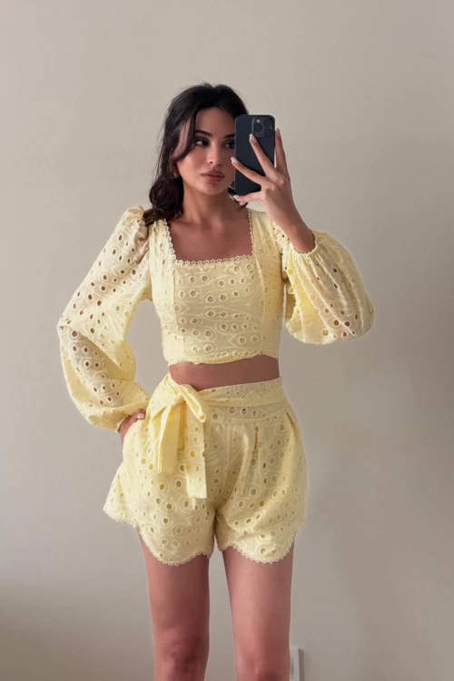 Sarı Brodeli Şortlu İkili Takım